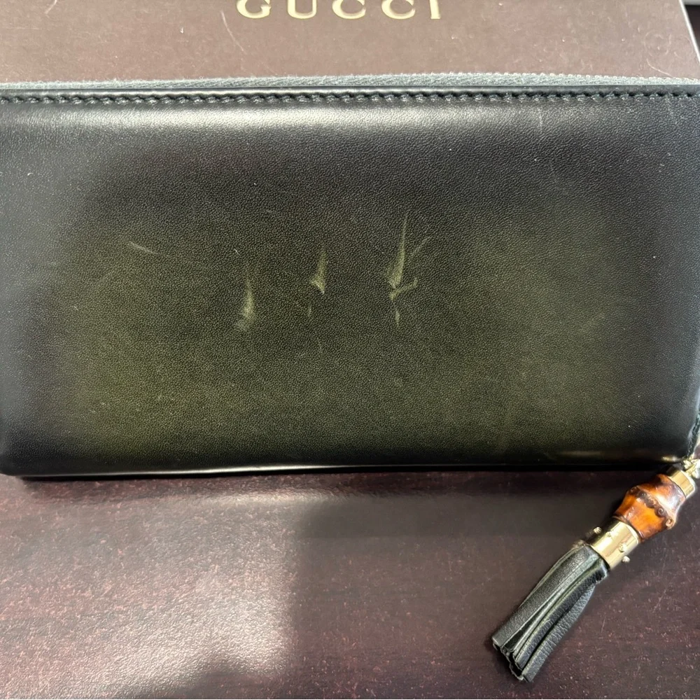 Pre-owned Gucci Black Leather wallet with bamboo tassel. - Picture 2 of 16